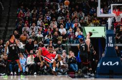 NG SPORTS- 哈登在中国前呼后拥万人追捧 